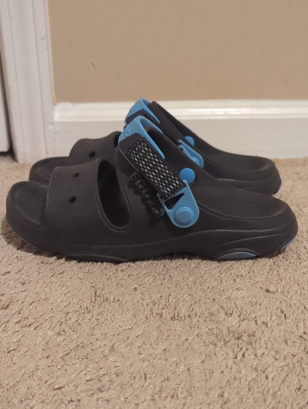 MENS CROCS BLACK AND BLUE